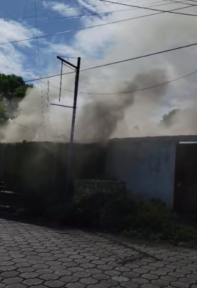Incendio deja en cenizas las pertenencias de una familia en el barrio ...