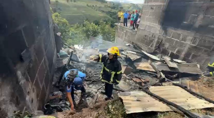 Incendio deja en la calle a una familia en el departamento de Matagalpa