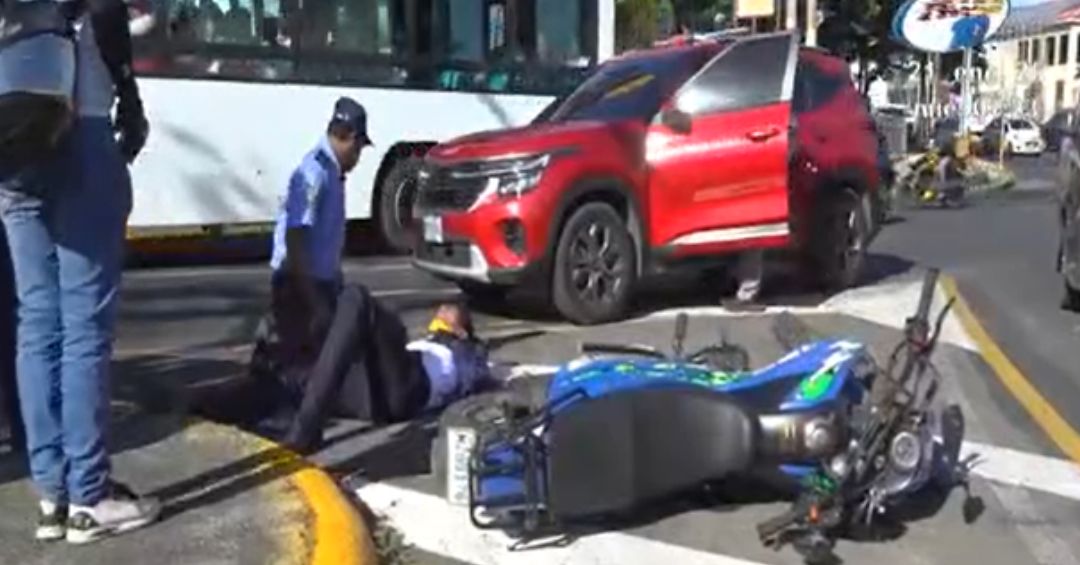 Motociclista resulta lesionado tras ser impactado y arrastrado por un ...
