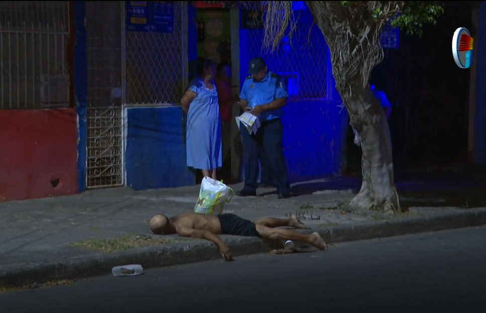 Encuentran a un hombre sin vida en una acera del barrio La Primavera de ...